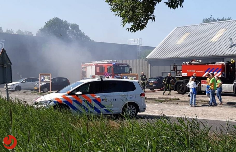 Autobrand in parkeergarage Oudehaske