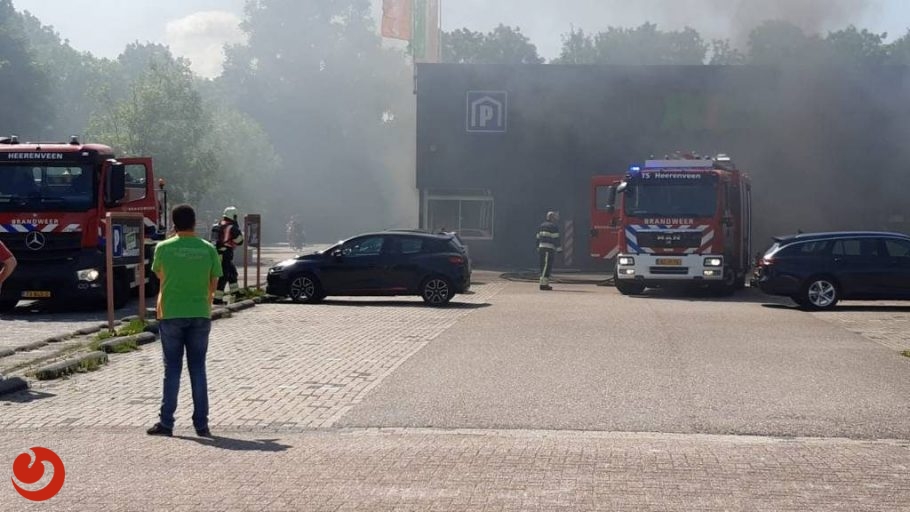 Autobrand in parkeergarage Oudehaske