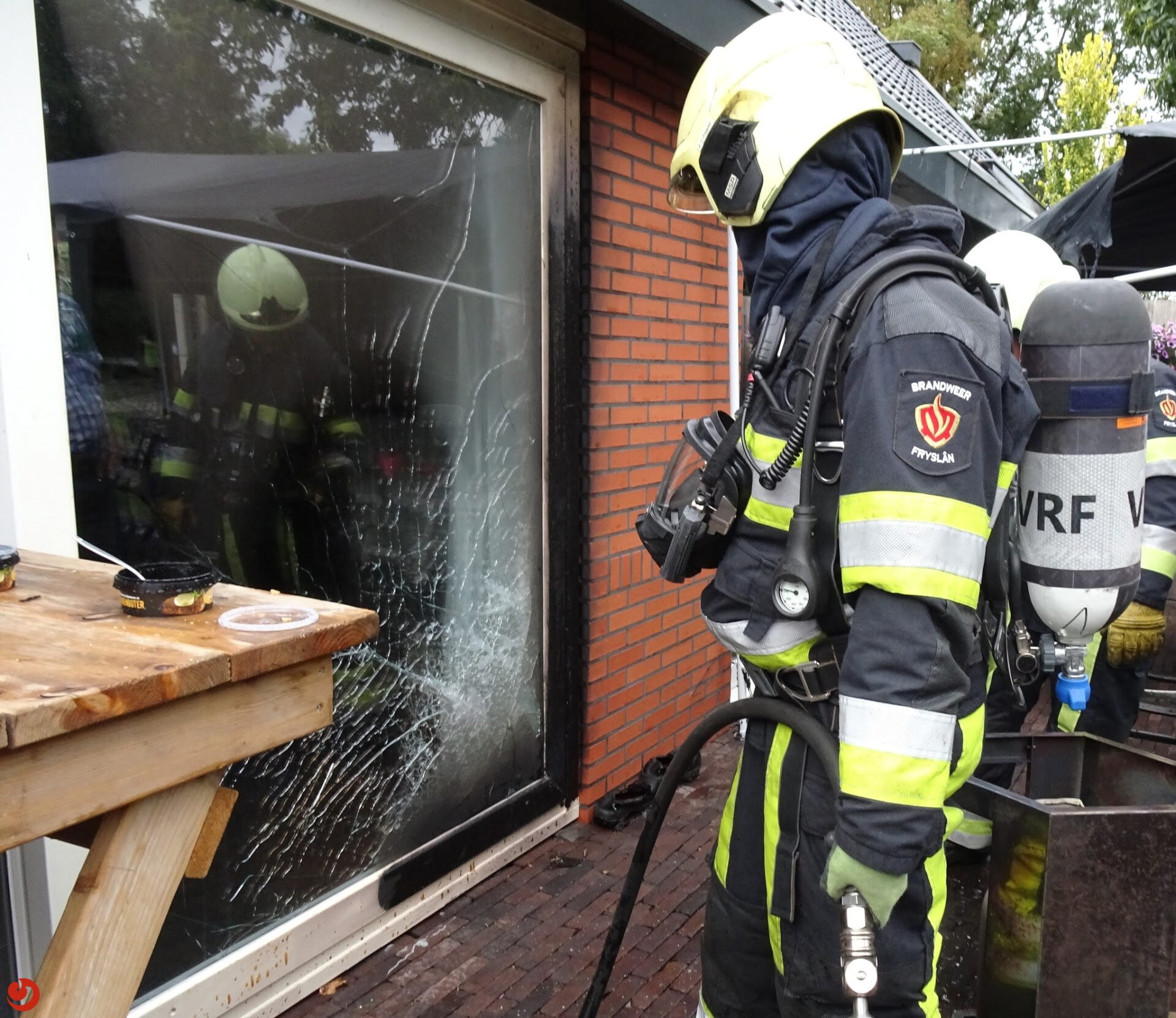 Gasfles in brand in achtertuin tijdens BBQ in Langedijke