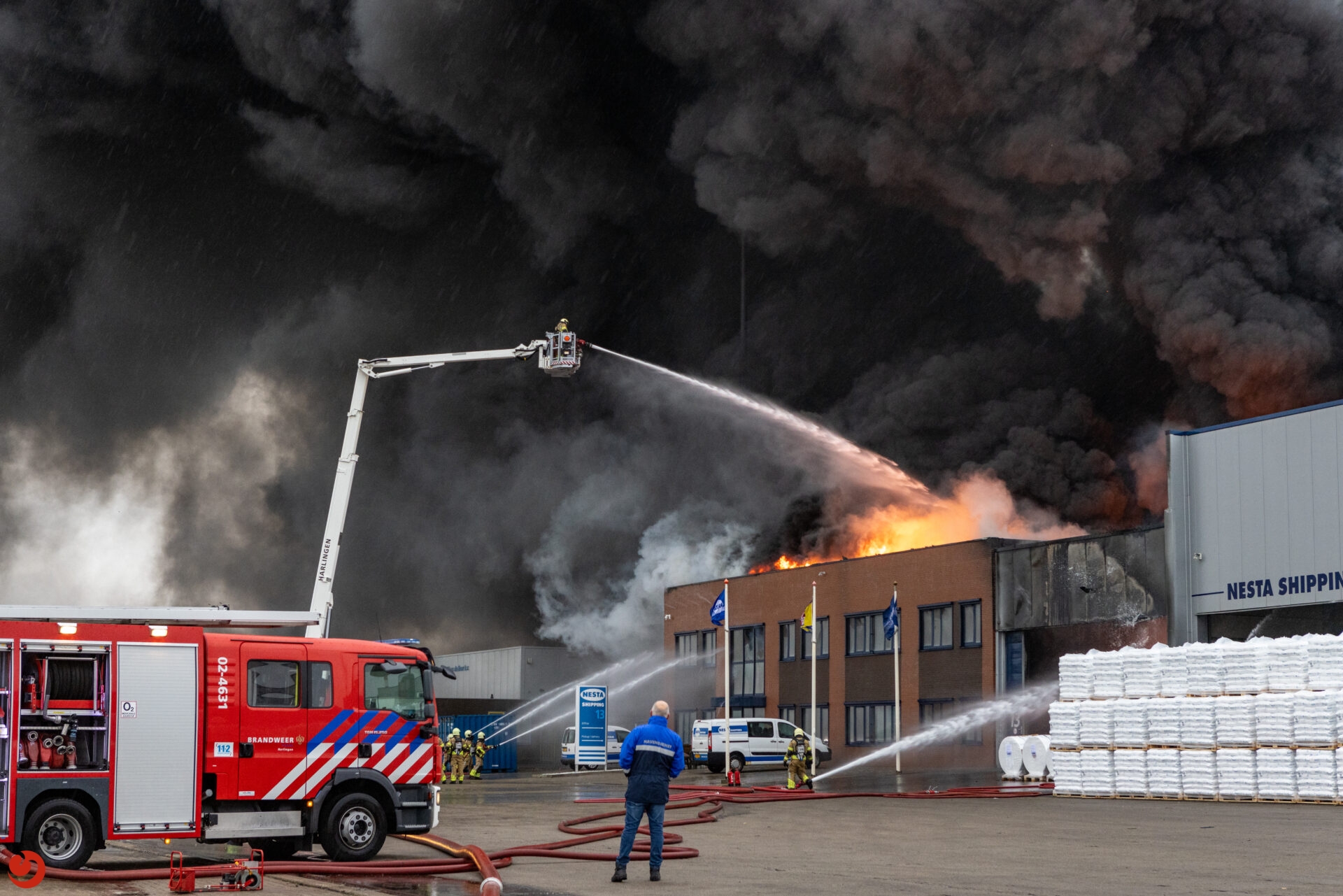 Pelotons Ingezet Voor Enorme Brand Op Industrieterrein In Harlingen