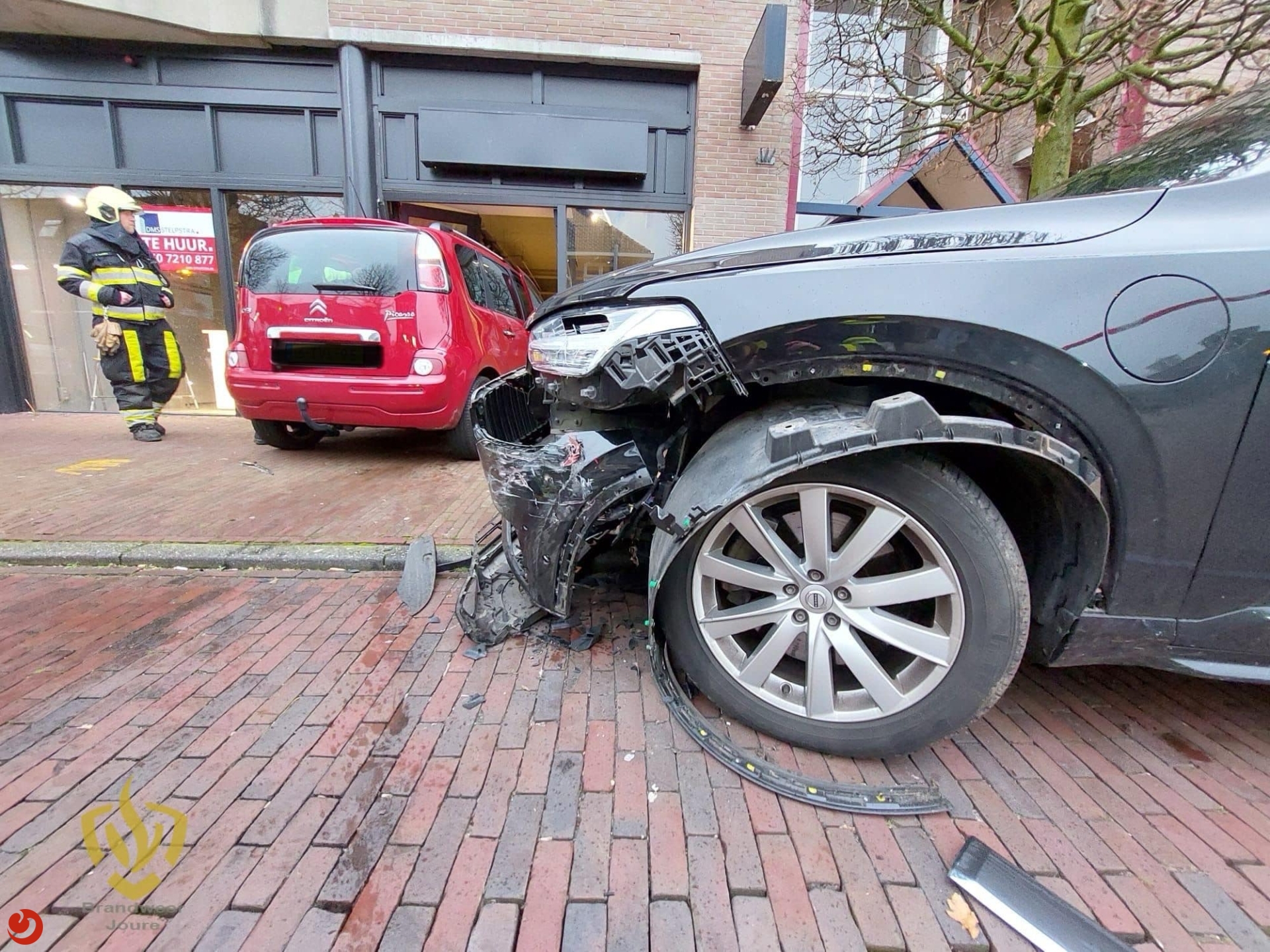 Auto Rijdt Door Gevel Winkelpand In Joure Frysl N